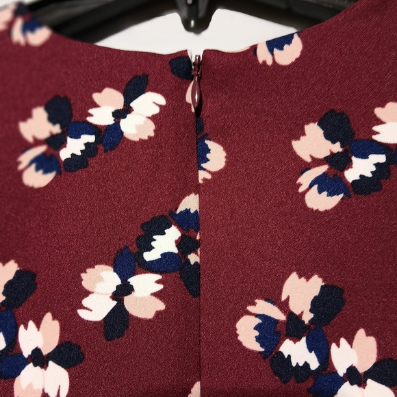 Banana Republic EUC Women's Burgundy Dress w/Floral Pattern, Sz 2, Tie on Sleeve - Picture 7 of 9